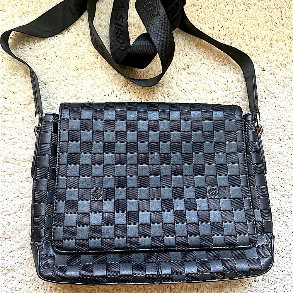 Louis Vuitton District Messenger Bag Damier Infini Leather MM Black Crossbody